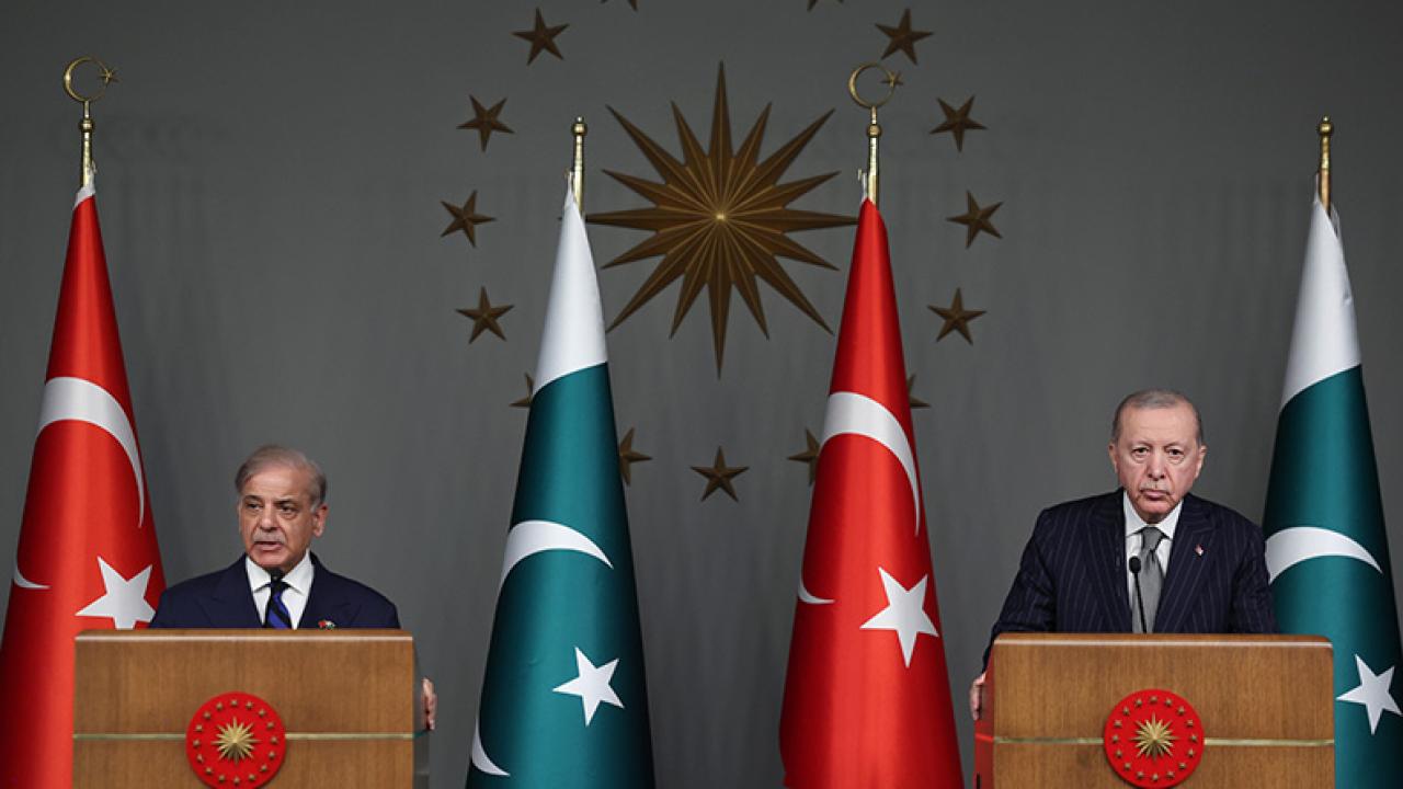 Erdoğan: “Pakistan’la her alanda dayanışmamız sürüyor”