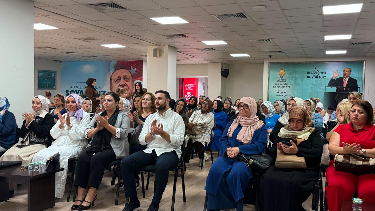 Küçükçekmece’de Aşure İkramı Dayanışmayı Güçlendirdi